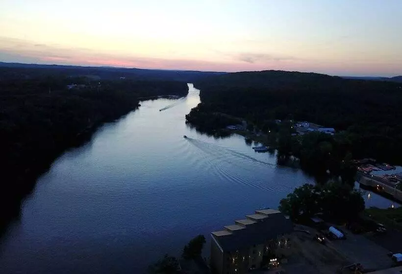 The Vue Boutique Hotel & Boathouse