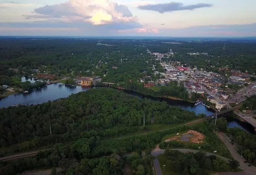 The Vue Boutique Hotel & Boathouse