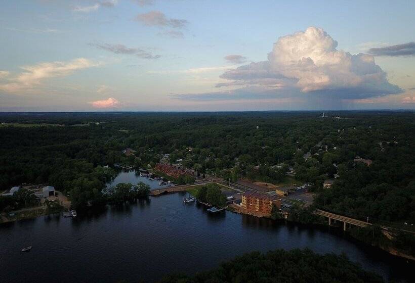 The Vue Boutique Hotel & Boathouse