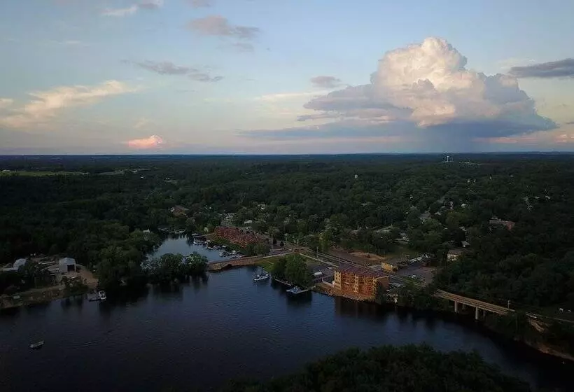 The Vue Boutique Hotel & Boathouse