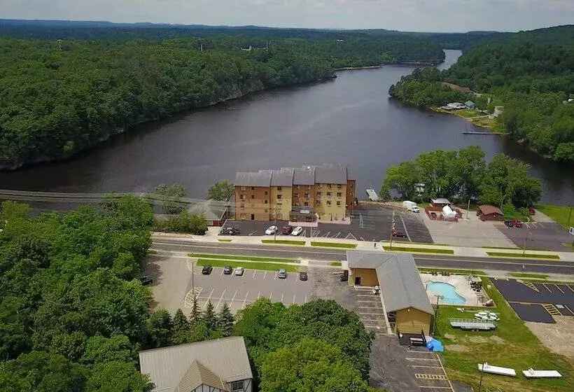 The Vue Boutique Hotel & Boathouse