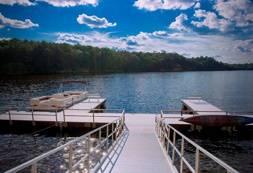 The Vue Boutique Hotel & Boathouse