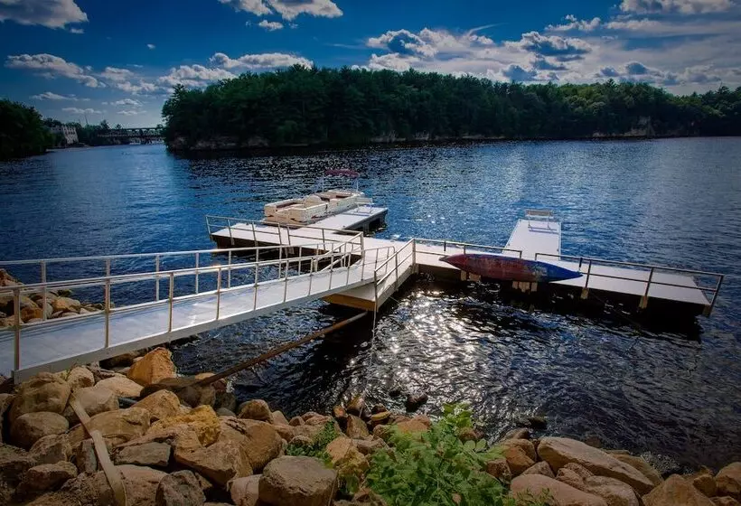 The Vue Boutique Hotel & Boathouse