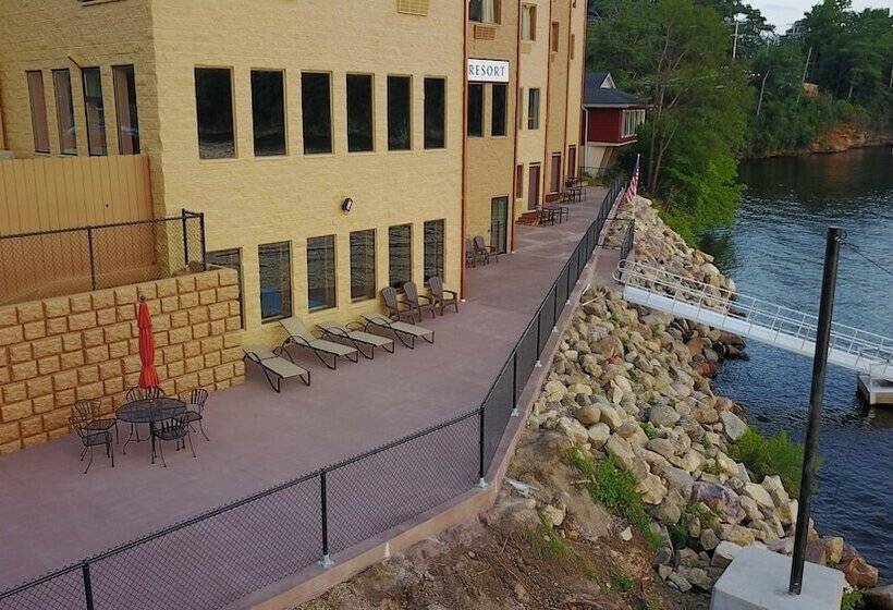 The Vue Boutique Hotel & Boathouse