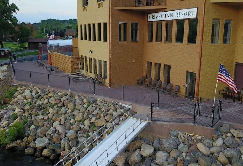 The Vue Boutique Hotel & Boathouse