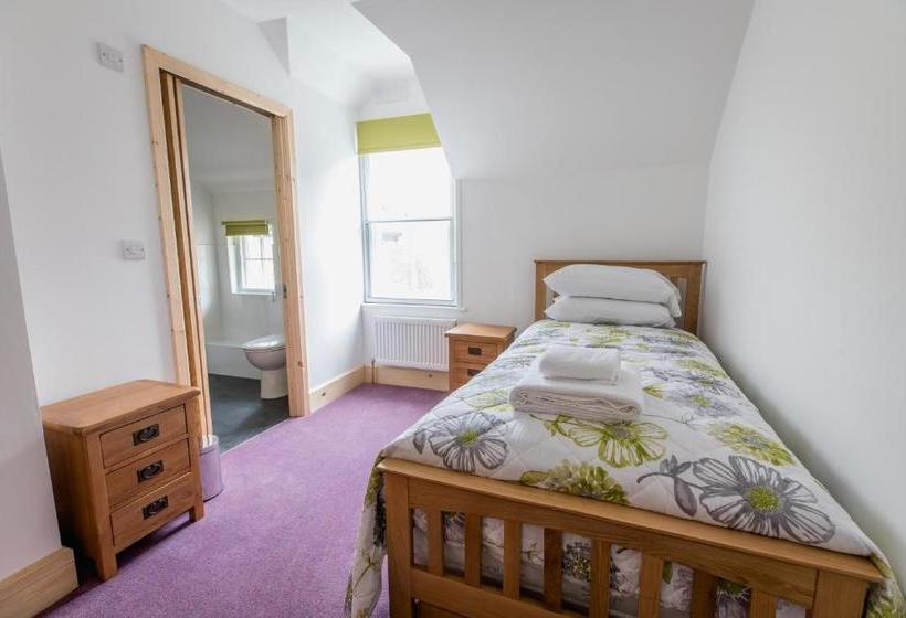 تختخواب و صبحانه Penbont House