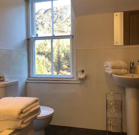 تختخواب و صبحانه Penbont House