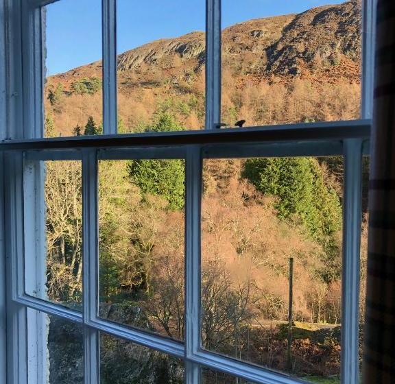 تختخواب و صبحانه Penbont House