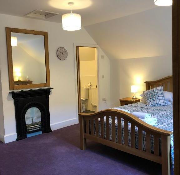 تختخواب و صبحانه Penbont House