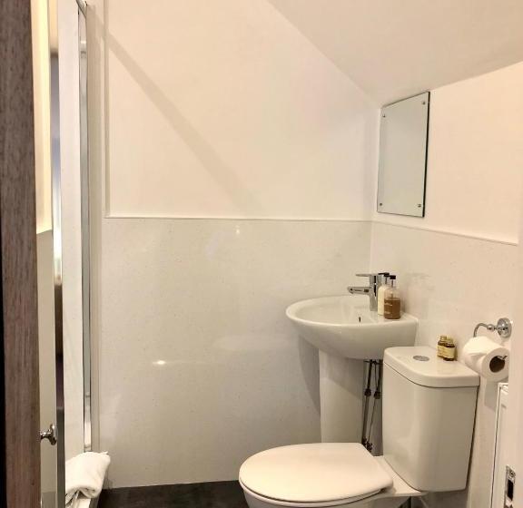 تختخواب و صبحانه Penbont House