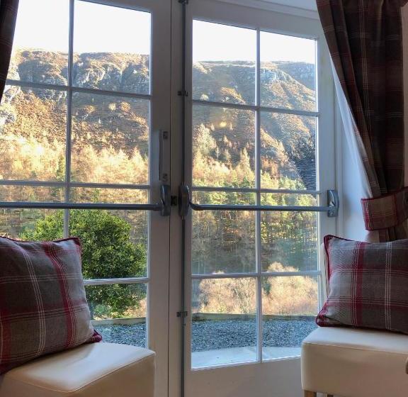 تختخواب و صبحانه Penbont House