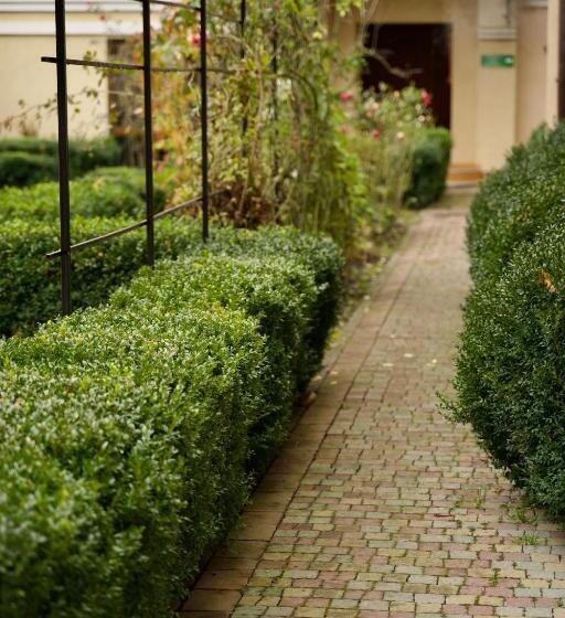 فندق петрос Family