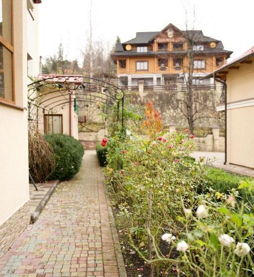 فندق петрос Family