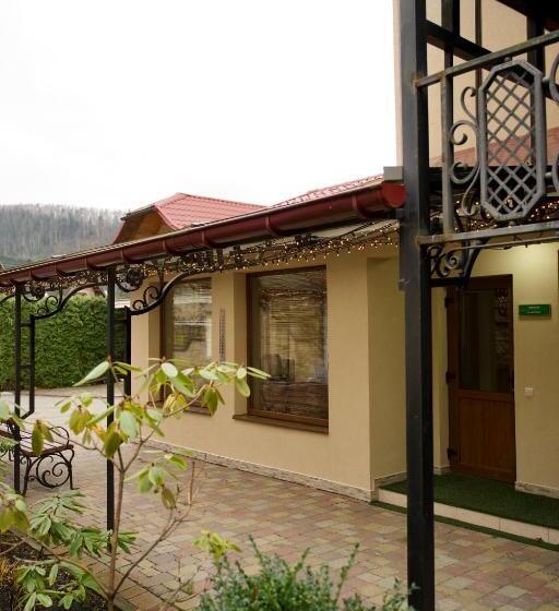 فندق петрос Family