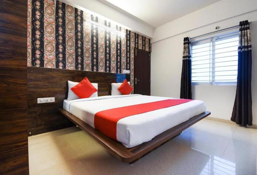 Hotel Oyo 65924 Balaji Luxury