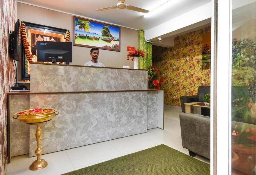 Hotel Oyo 65924 Balaji Luxury