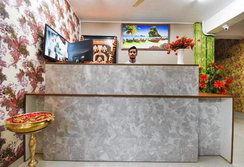 Hotel Oyo 65924 Balaji Luxury