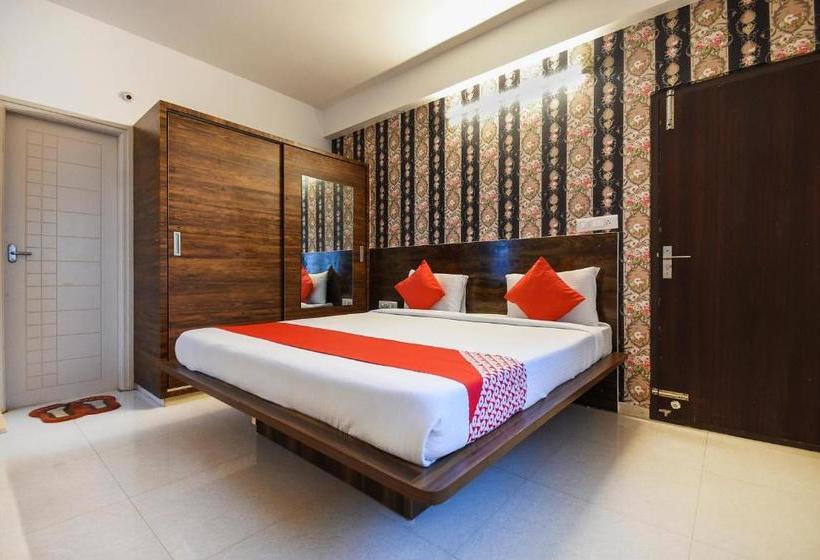 Hotel Oyo 65924 Balaji Luxury