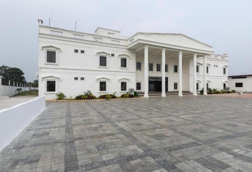 酒店 Spot On 65468 White House