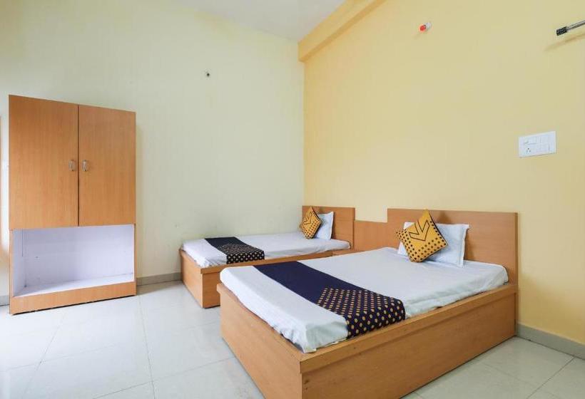 酒店 Spot On 65468 White House