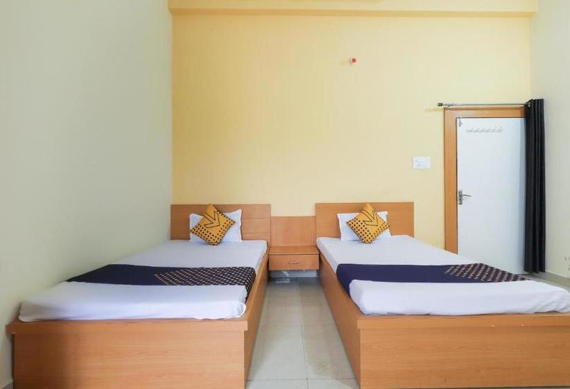 酒店 Spot On 65468 White House