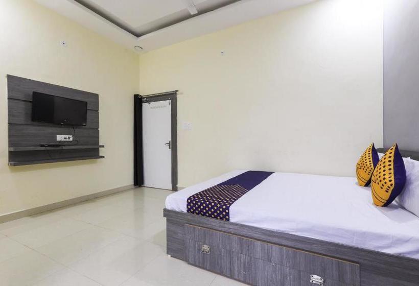 酒店 Spot On 65468 White House