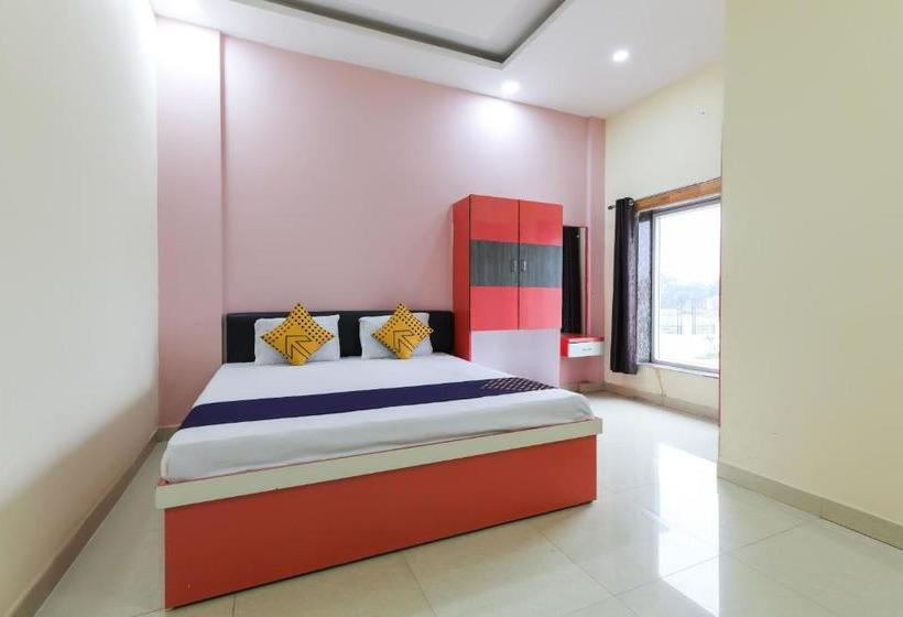 酒店 Spot On 65468 White House