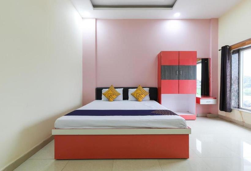 酒店 Spot On 65468 White House