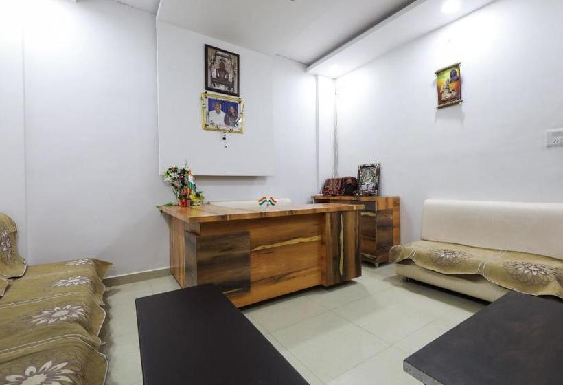 酒店 Spot On 65468 White House