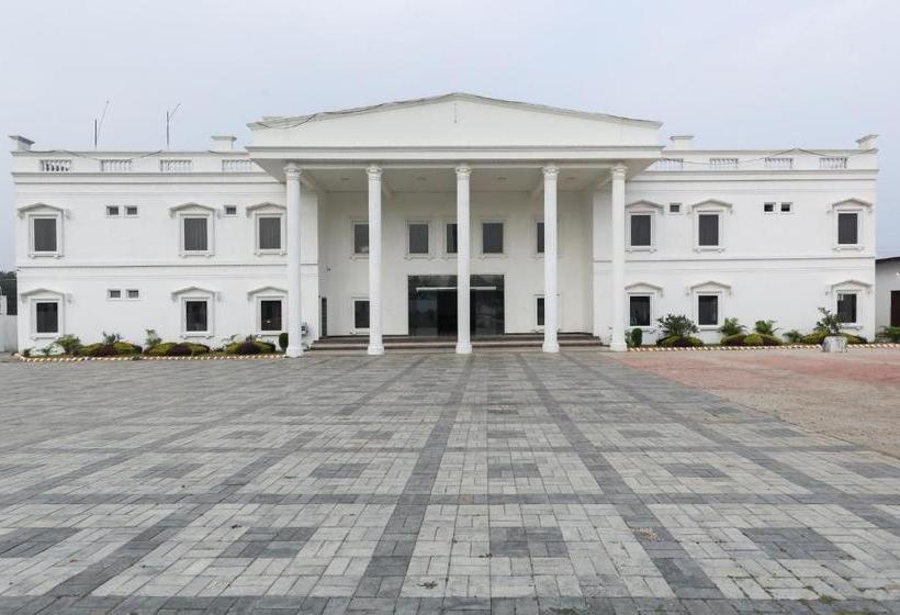 酒店 Spot On 65468 White House