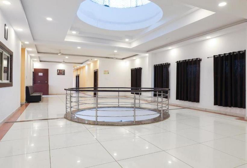 酒店 Spot On 65468 White House