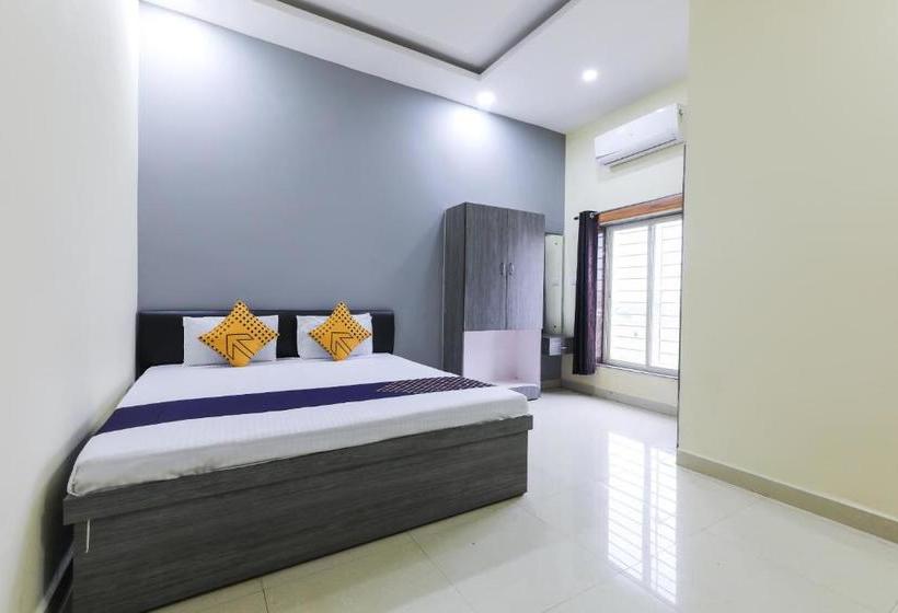 酒店 Spot On 65468 White House