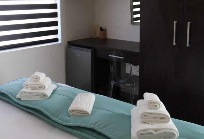 בית מלון כפרי The Feather Hill Boutique