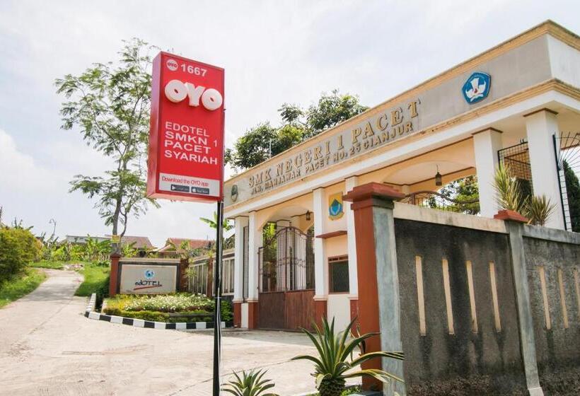 Oyo 1667 Edotel Smkn 1 Pacet