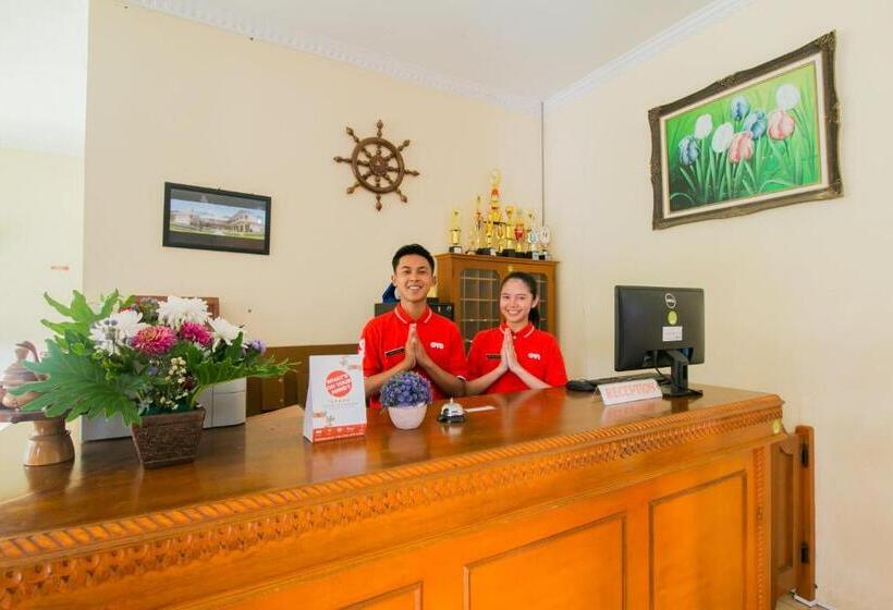 Oyo 1667 Edotel Smkn 1 Pacet