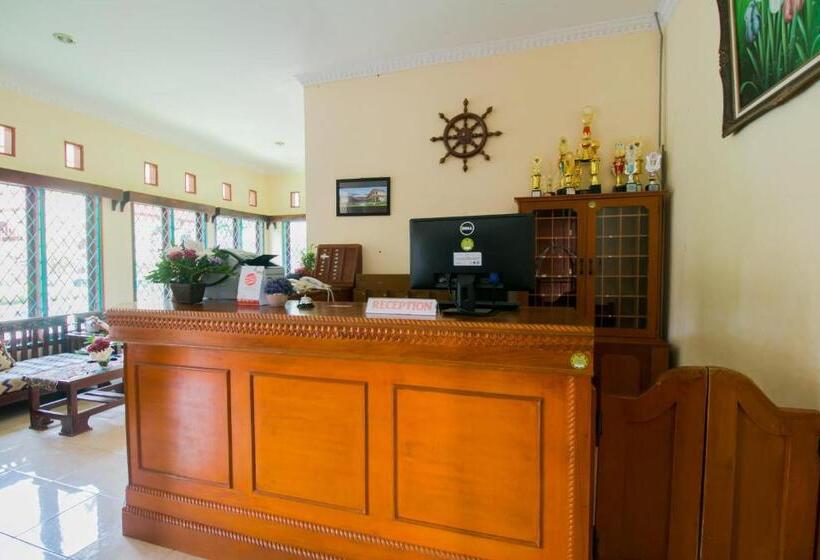 Oyo 1667 Edotel Smkn 1 Pacet