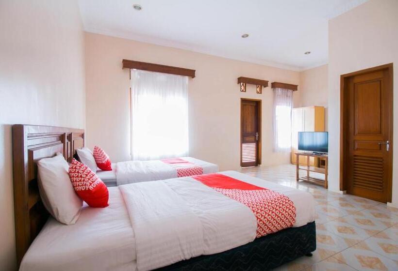 Oyo 1667 Edotel Smkn 1 Pacet