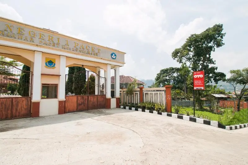 Oyo 1667 Edotel Smkn 1 Pacet