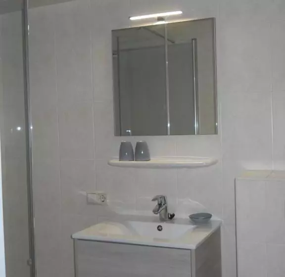 ベッドアンドブレックファースト De Stormvogel