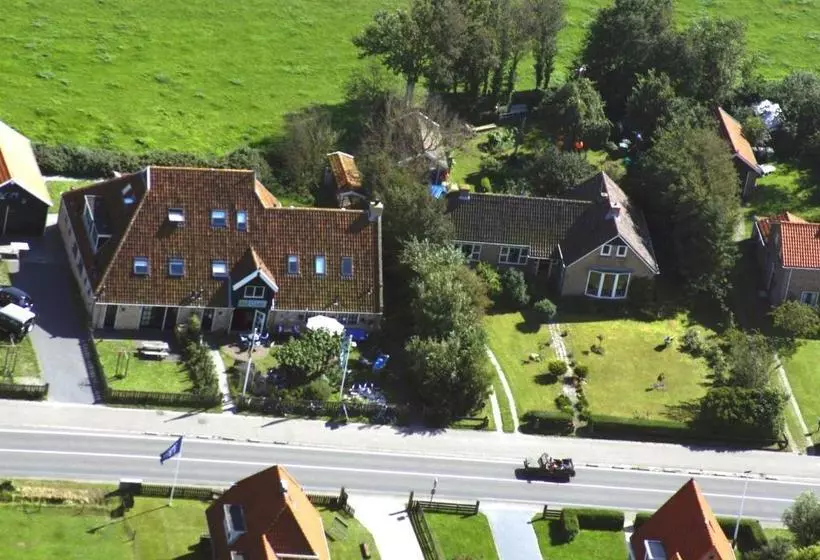 ベッドアンドブレックファースト De Stormvogel