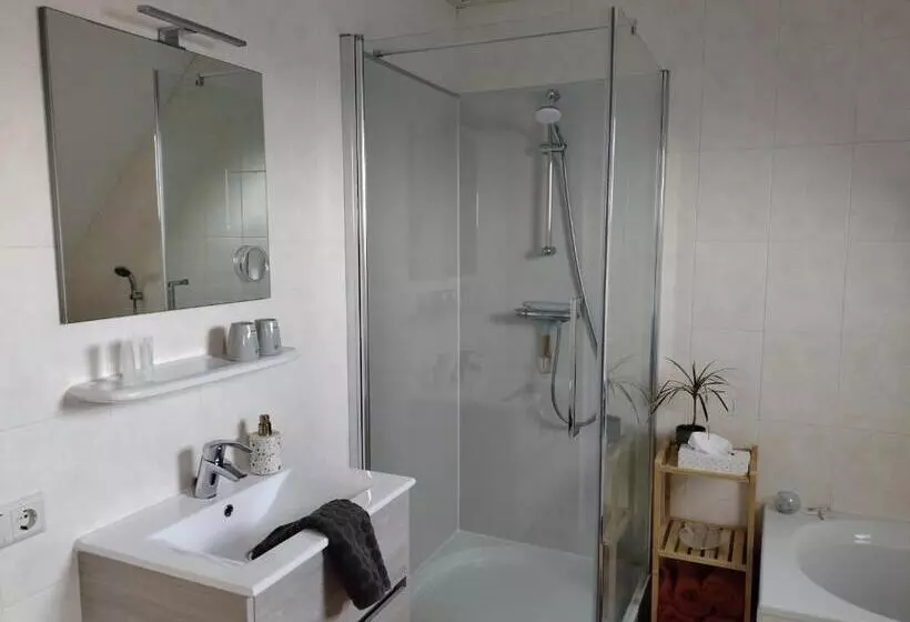 ベッドアンドブレックファースト De Stormvogel