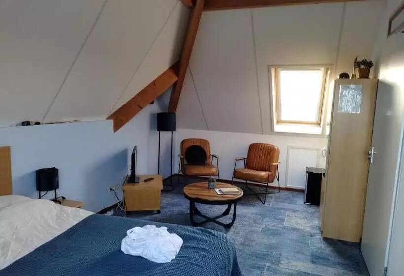 ベッドアンドブレックファースト De Stormvogel