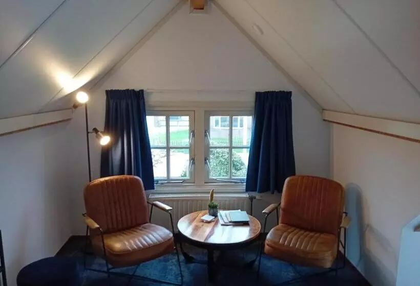 ベッドアンドブレックファースト De Stormvogel