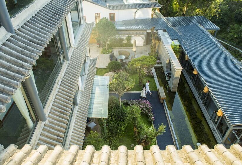 هتل Dali Valley Resort