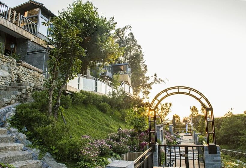 هتل Dali Valley Resort