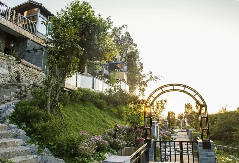 هتل Dali Valley Resort
