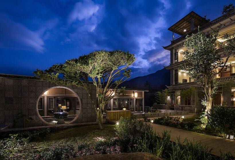 هتل Dali Valley Resort