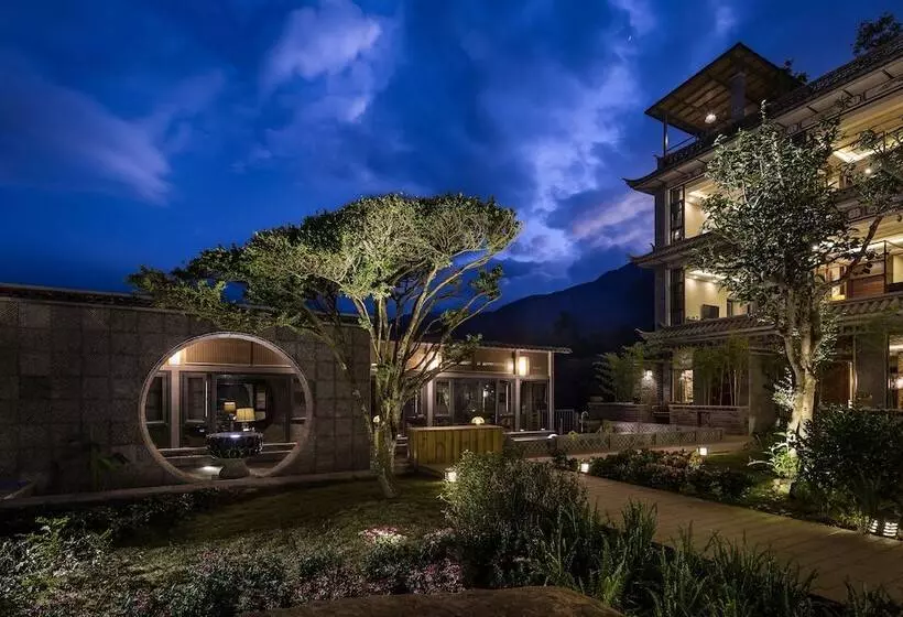 هتل Dali Valley Resort