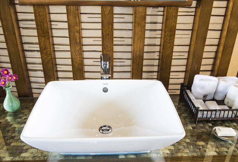 هتل Dali Valley Resort