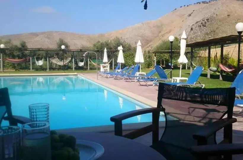 Sezar Hotel Qeparo